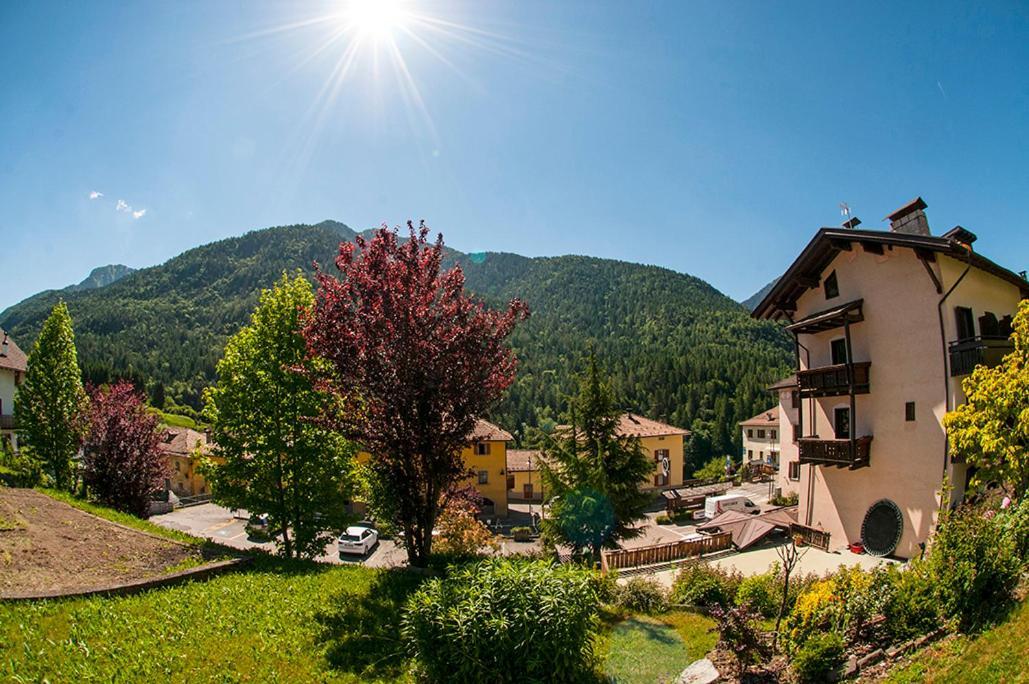 Hotel Carlone Breguzzo Esterno foto