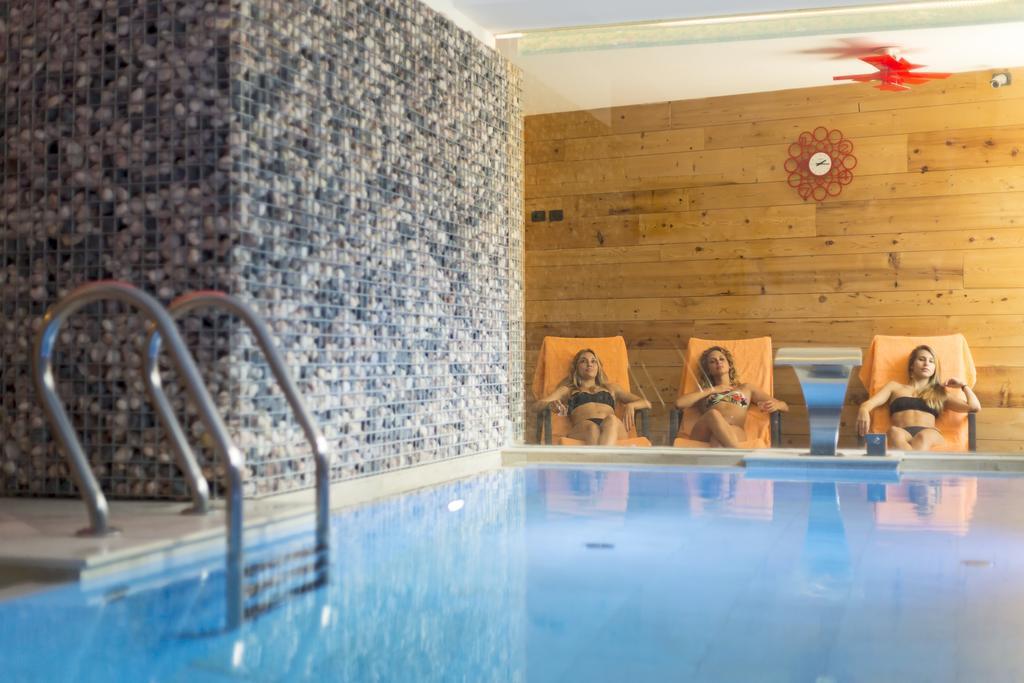 Hotel Carlone Breguzzo Esterno foto